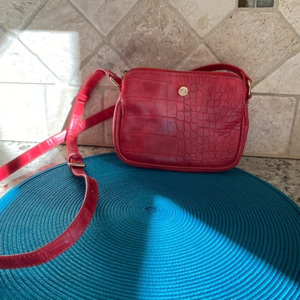 Like New! Kate Landry Small Red Croc Embossed Crossbody Shoulder Bag Pur…